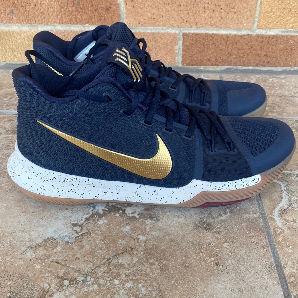 Kyrie Irving VIII - Nike Basketball Shoes size 10